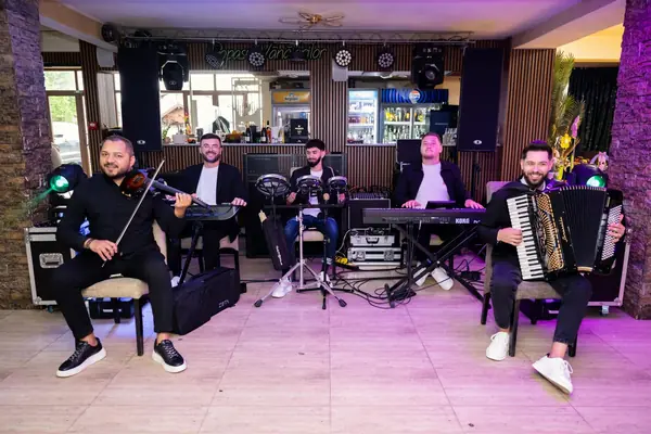 Instrumentiștii Regal Orchestra