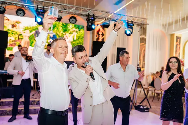 Radu Iordache alături de invitați