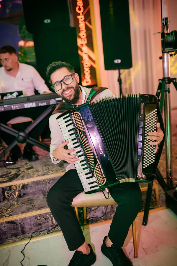 Alexandru Dragomir la acordeon