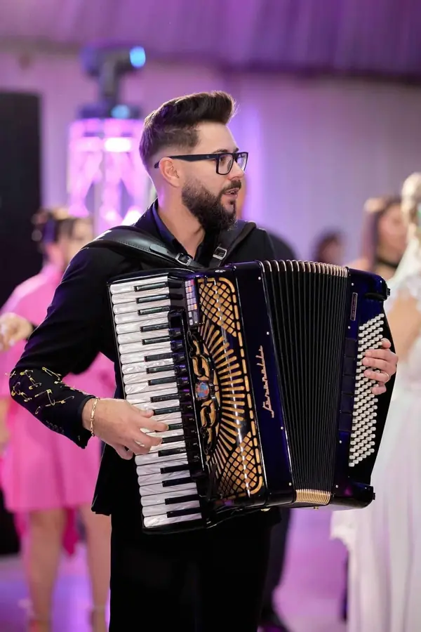 Alexandru Dragomir la acordeon