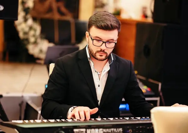 Paul Mitrea - orgă, Regal Orchestra
